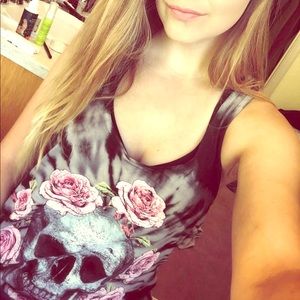 🚫SOLD- Skull floral tank